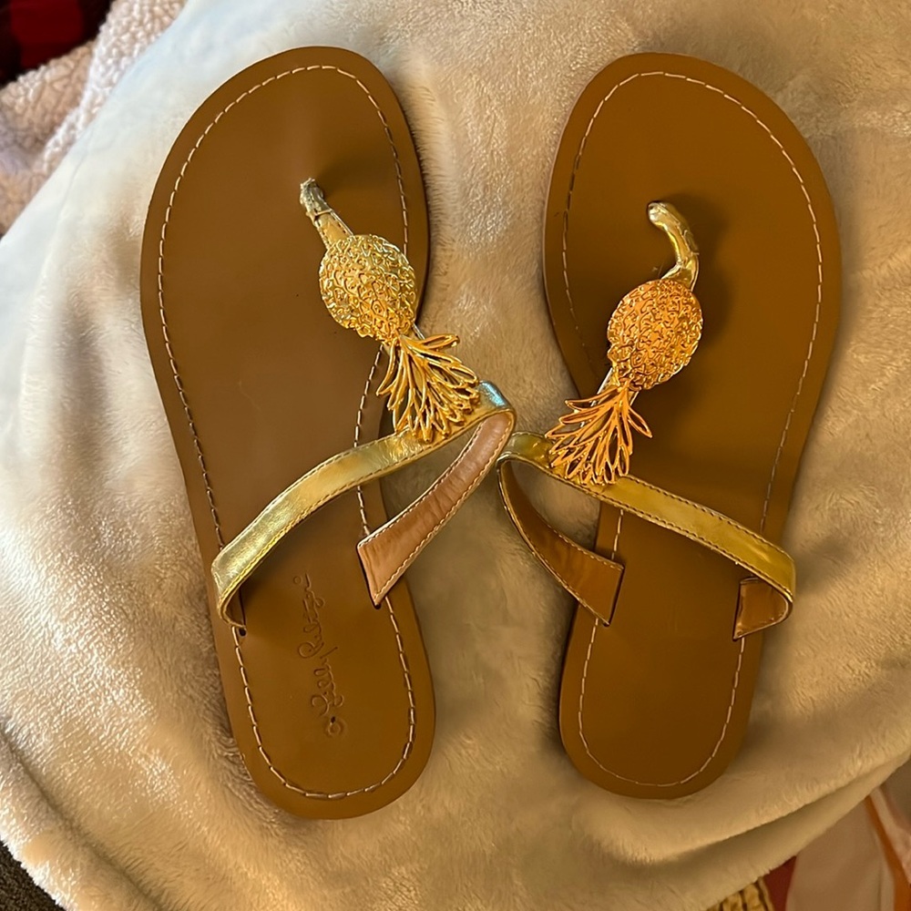 LILLY PULITZER for Target Gold Pineapple Flip Flop Sandals US 8M GUC